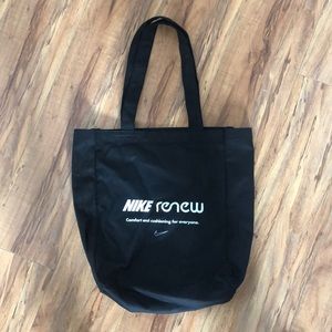 NIKE DIA DE LA FAMILIA TOTE RENEW BAG